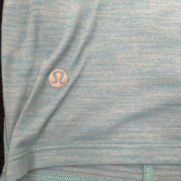 Size 4 lululemon open back tank - Picture 3 of 3